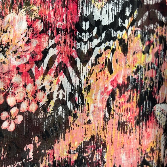 Notations Wonen’s Floral Chiffon Blouse - with metal bar detail - Picture 4 of 10